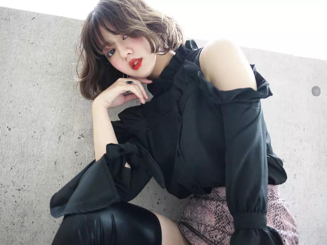 2019女士短发内c卷