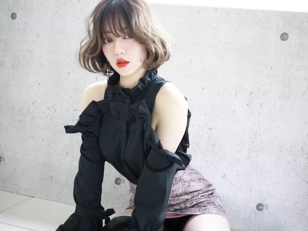 2019女士短发内c卷