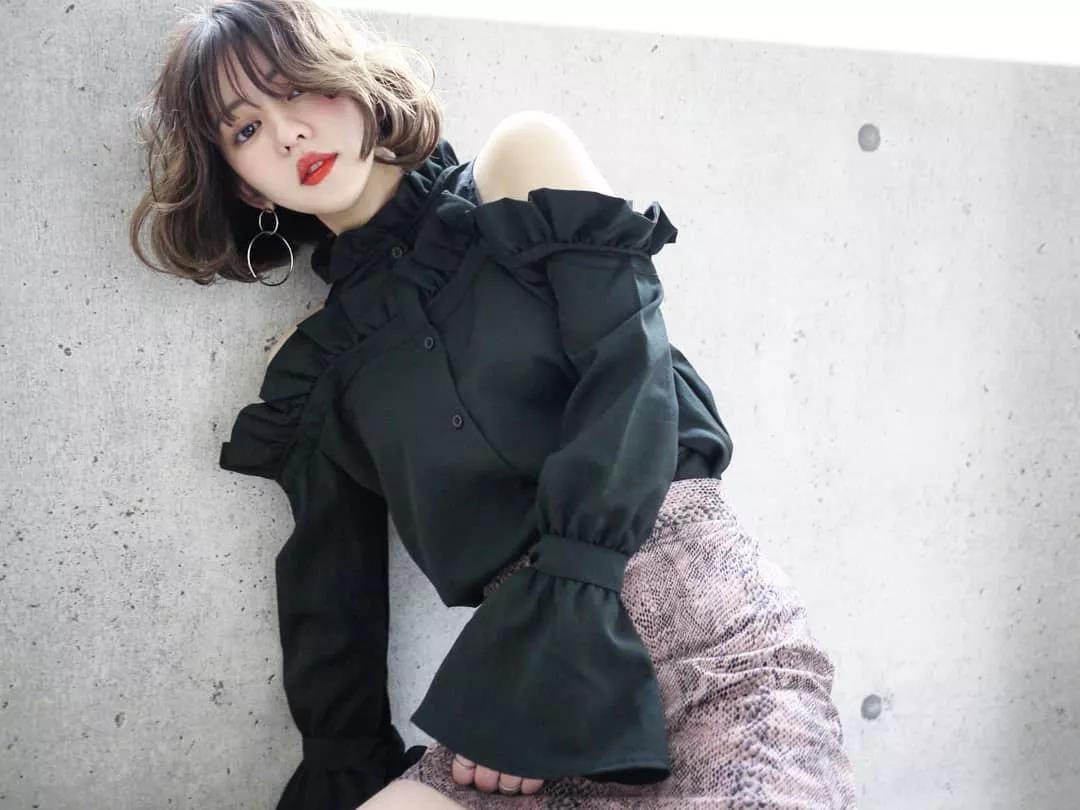 2019女士短发内c卷