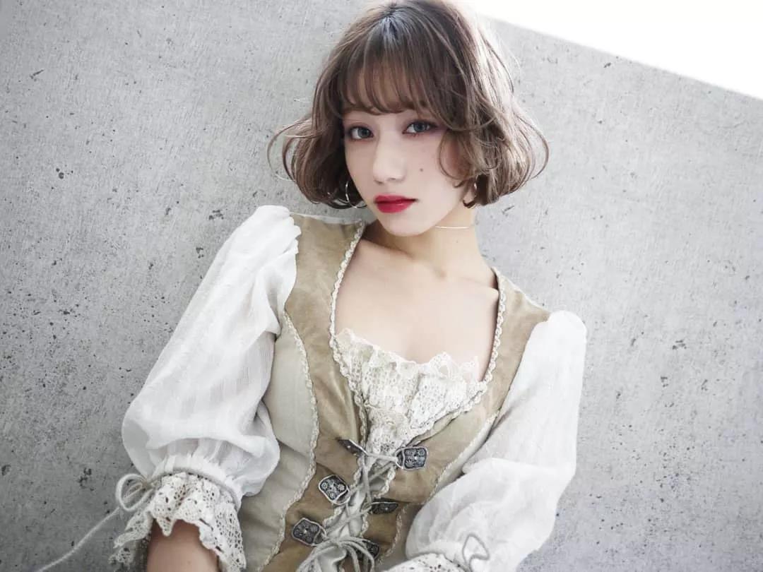 2019女士短发内c卷