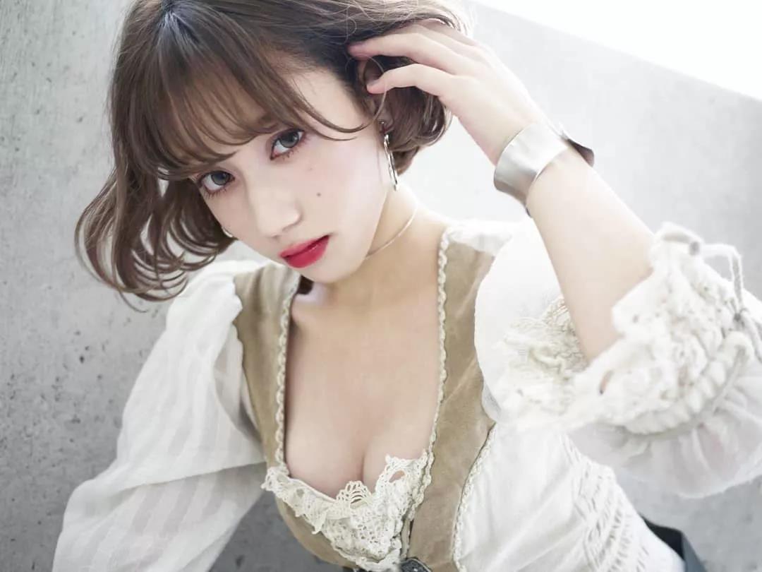 2019女士短发内c卷