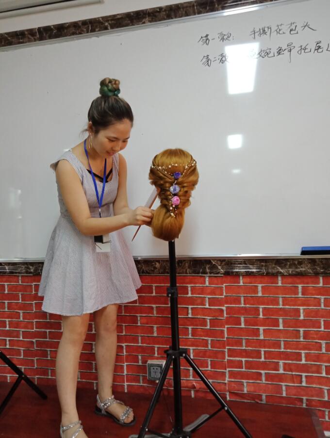成都专业学美发的培训学校