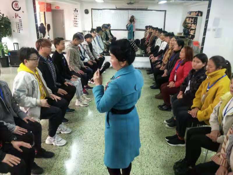 成都锦风教育美容美发学校服务礼仪培训