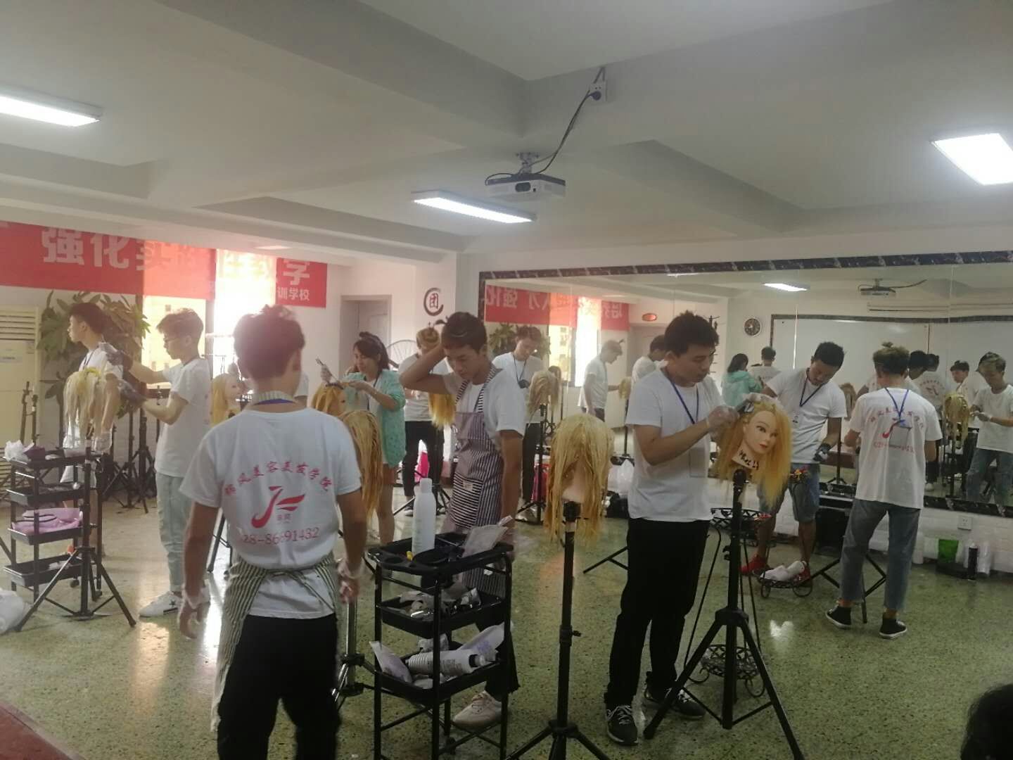 成都锦风教育学校