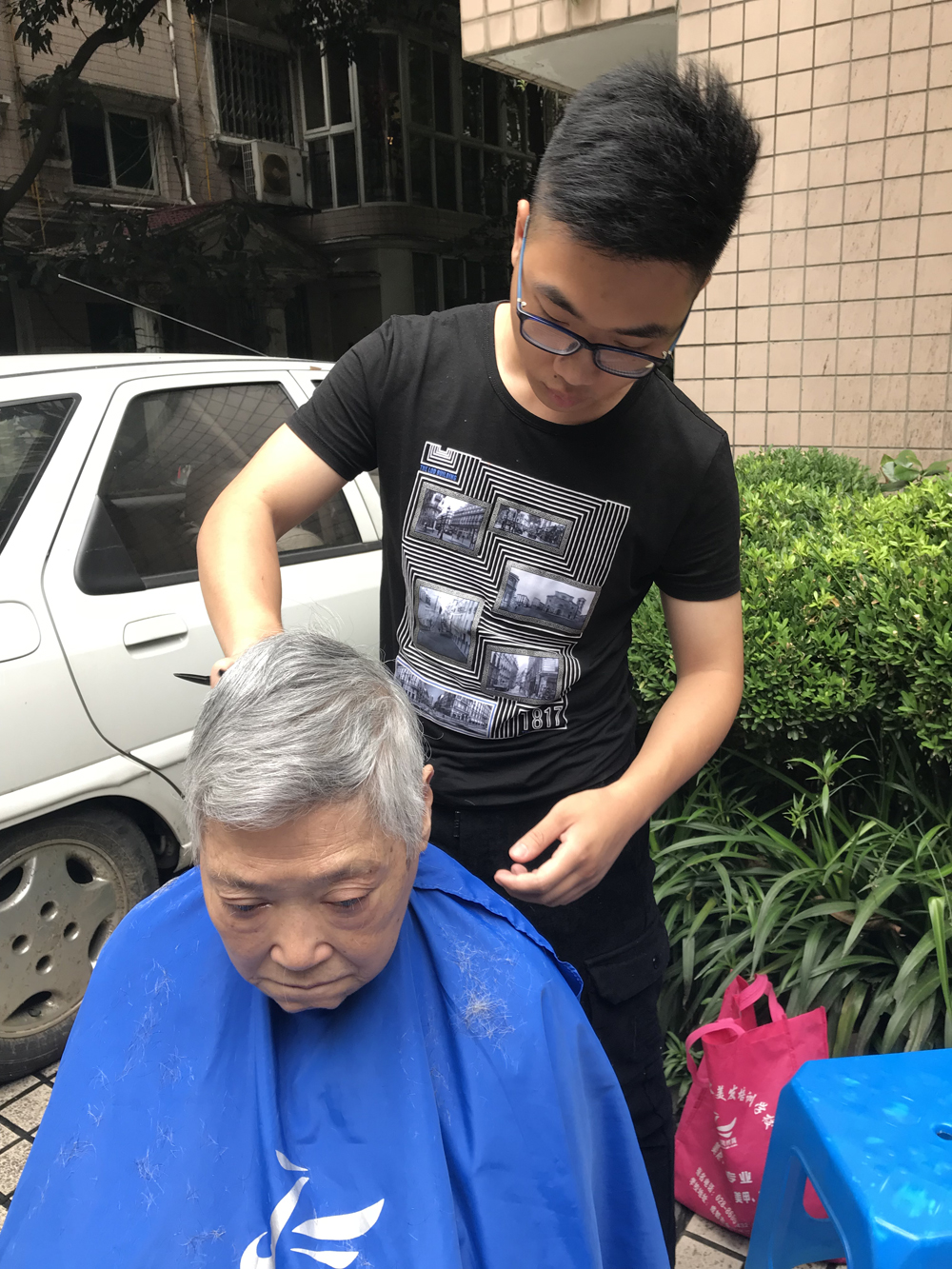 2019年7月12日花牌坊社区街道办义剪活动—四川锦风教育教育金牛区工会